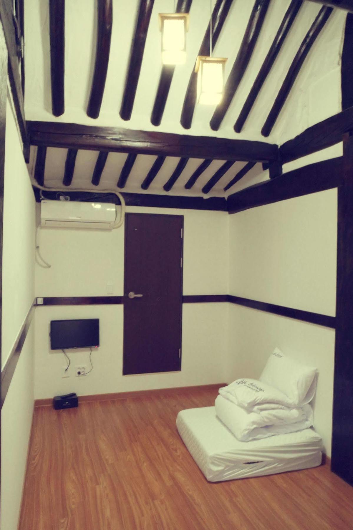 Bibimbap Hanok Guesthouse Insadong Сеул Экстерьер фото